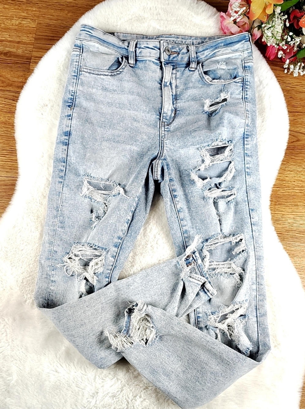 American Eagle Super Hi-Rise Light Blue Ripped Skinny Jeans Size 8 Short